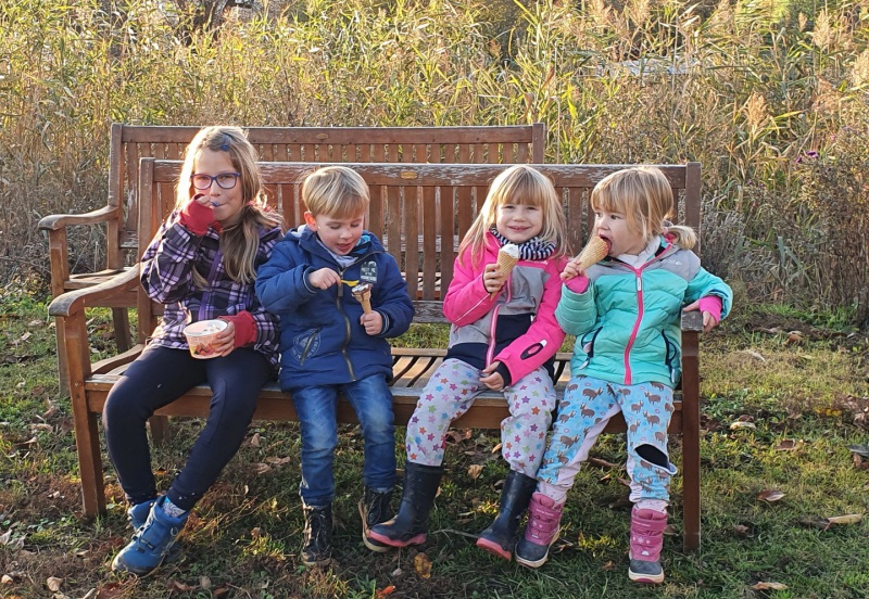 Hausgemachtes Eis im Eiscafé des Regenbogenhofs